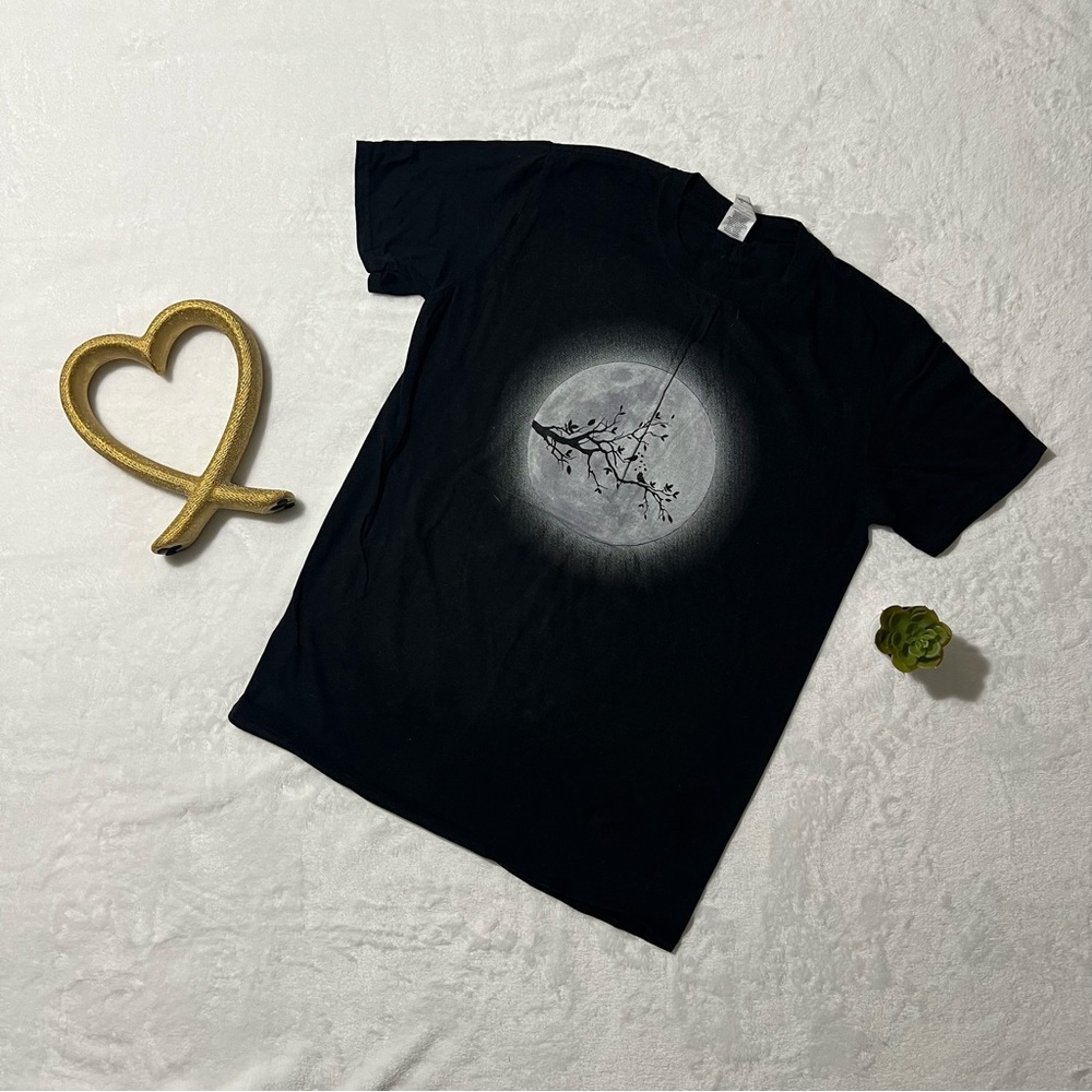 Gildan Black Moon Graphic Men's T-Shirt